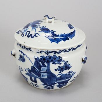 A group of blue and white and famille rose porcelain objects, Qing dynasty, Qianlong and late 19th century.
