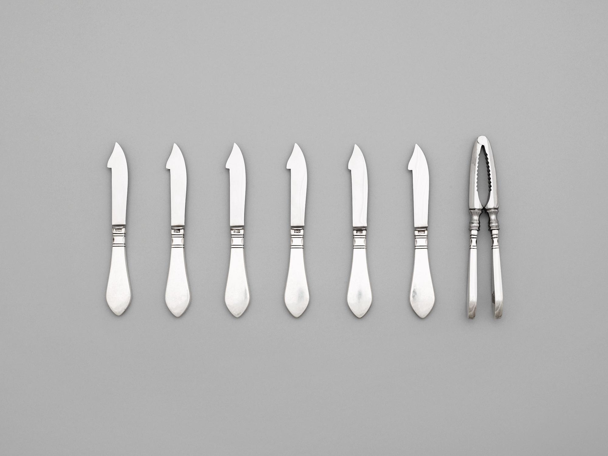 GEORG JENSEN, skaldjursknivar, 6 st samt nötknäckare "Antik/Continental", Köpenhamn 1933-44 och 1930, sterling.