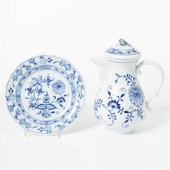 Meissen, A 38-piece porcelain coffee service, 'Zwiebelmuster', Meissen, Germany.