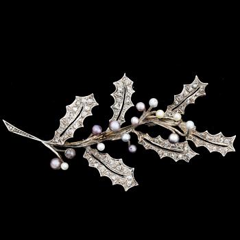 BROSCH, silver med rosenslipade diamanter och pärlor. Vikt ca10g.