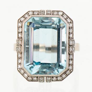 A RING, facetted aquamarine, 8/8 cut diamonds, 18K white gold. A. Tillander, Helsinki Finland 1972.