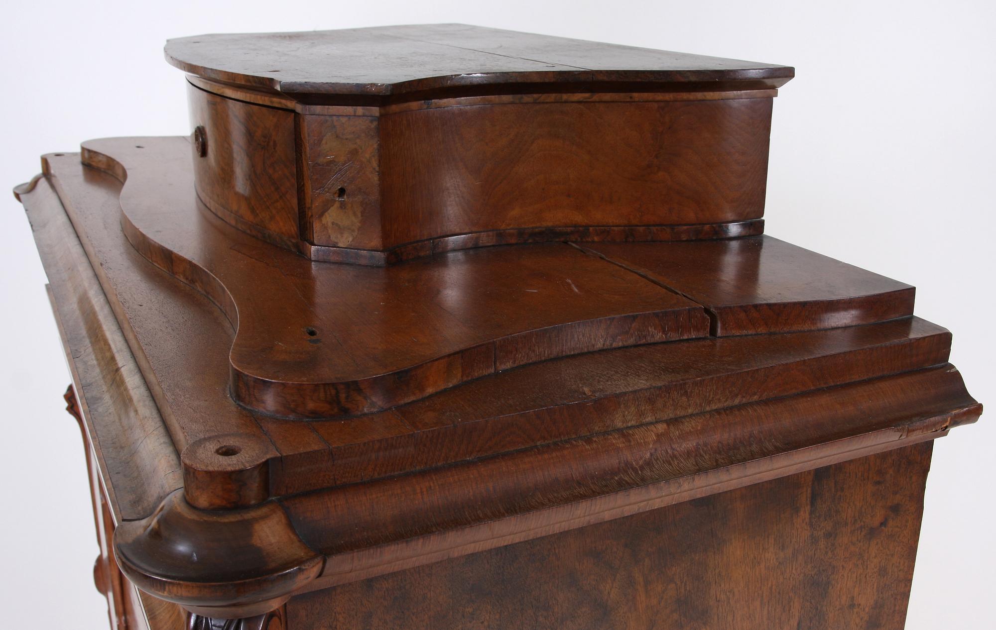 CHIFFONJE, 1800-talets mitt.