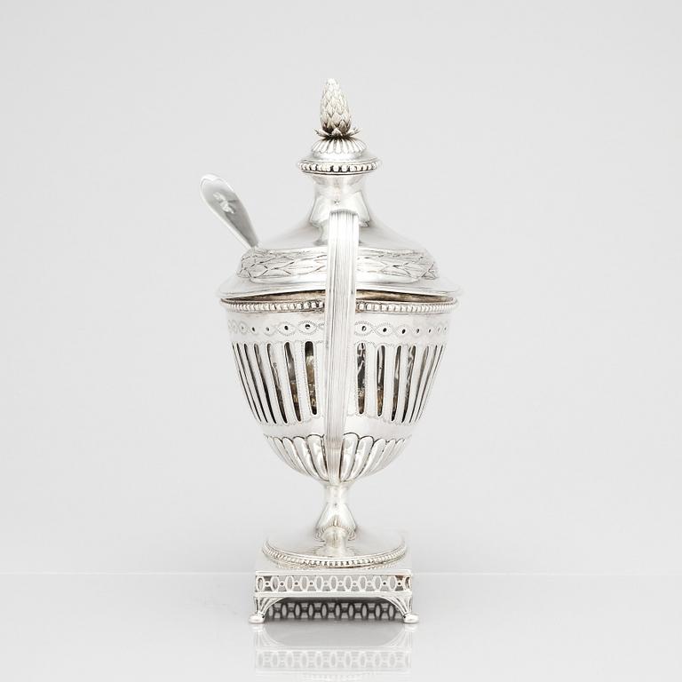 Isak Appelquist, Sockerskål med lock, silver, Stockholm 1795. Sengustaviansk.