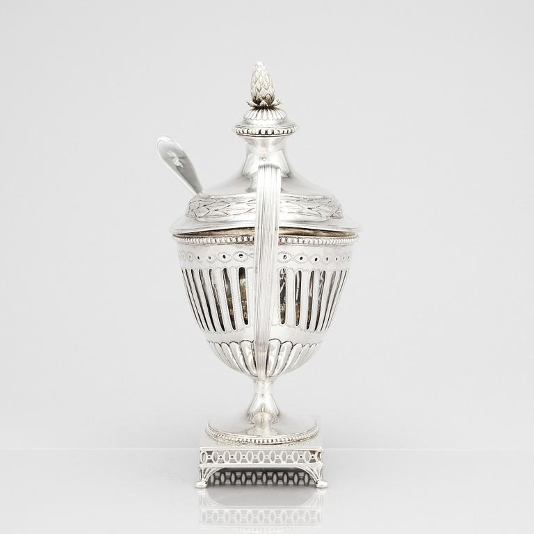 A Swedish late 18th Century, Gustavian silver sugar bowl, mark of Isak Appelquist, Stockholm 1795.