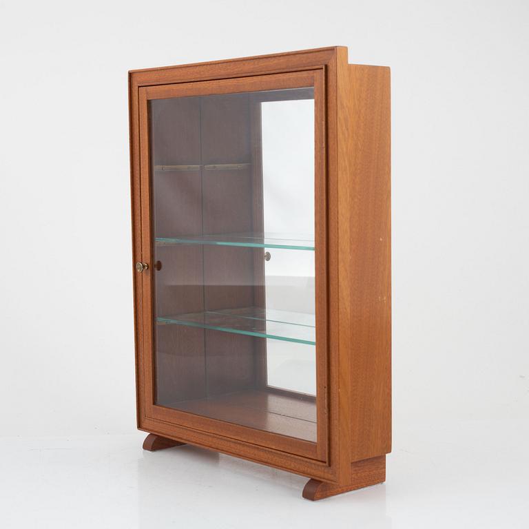 Josef Frank, a mahogany table showcase cabinet, model '2069', Svenskt Tenn, before 1985.