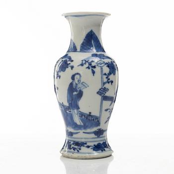 Stekfat, 5 st, kompaniporslin, Qingdynastin, Kina, 1700/1800-tal samt ask med lock och vas, Kina, 1900-tal.