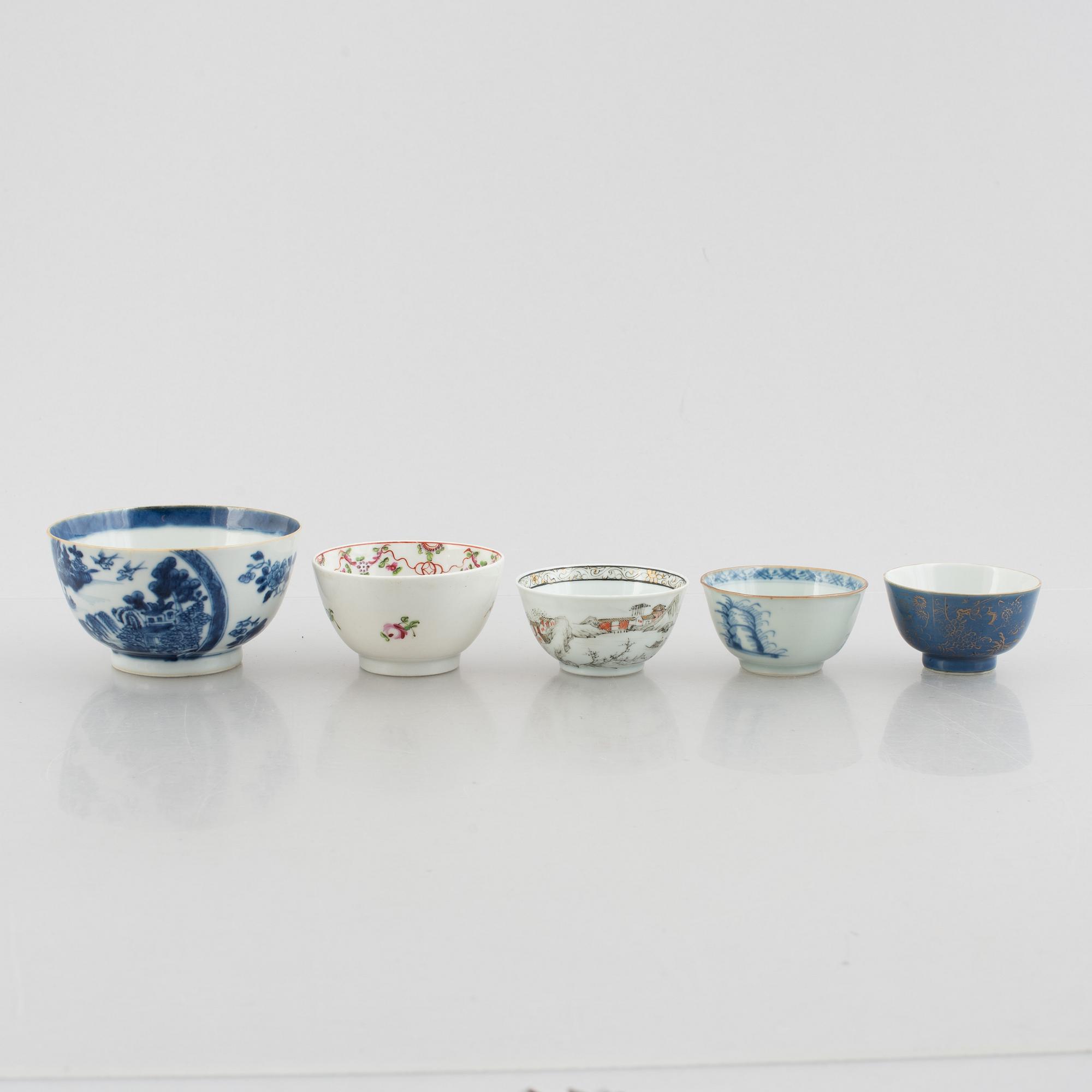 Eleven pieces of Chinese porcelain, 17th to 19th century.
