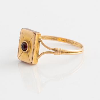 An 18K gold ring.