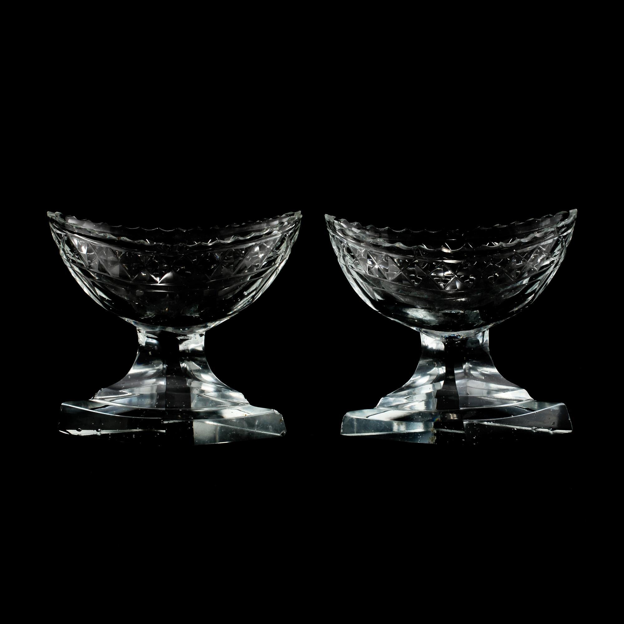 SALTKAR, ett par, glas, empire, 1800-talets första hälft.