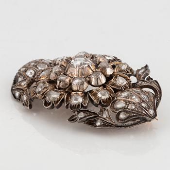 Brosch silver och 18K guld med rosenslipade diamanter.