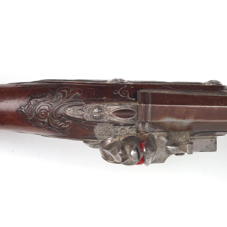 FLINTLÅSPISTOLER, ett par, av Petter Rundberg (1718-80), mästare 1752.