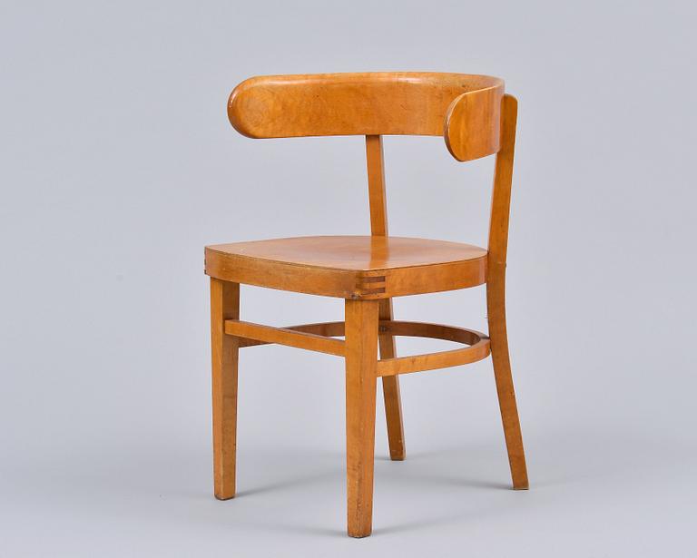 Werner West, A CHAIR.