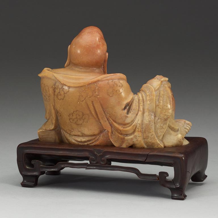 FIGURIN, soapestone. Troligen sen Qing dynastin (1644-1912).