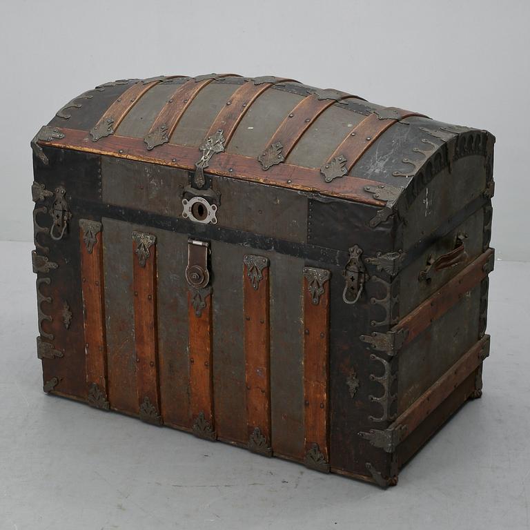 KOFFERT, 1900-talets första hälft.