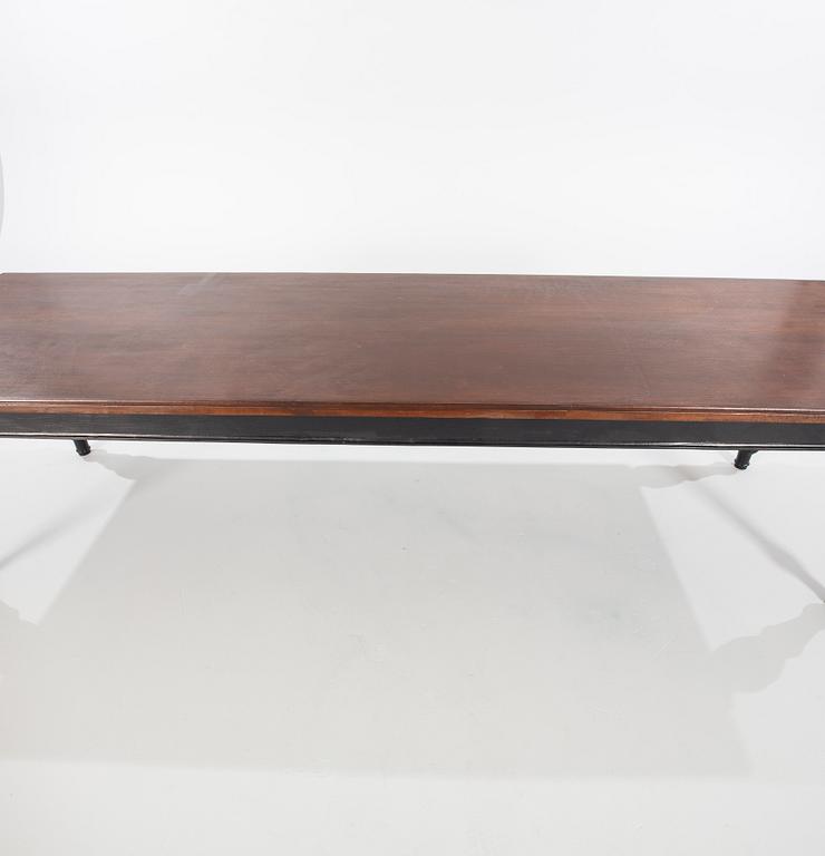 Bord, modern tillverkning.