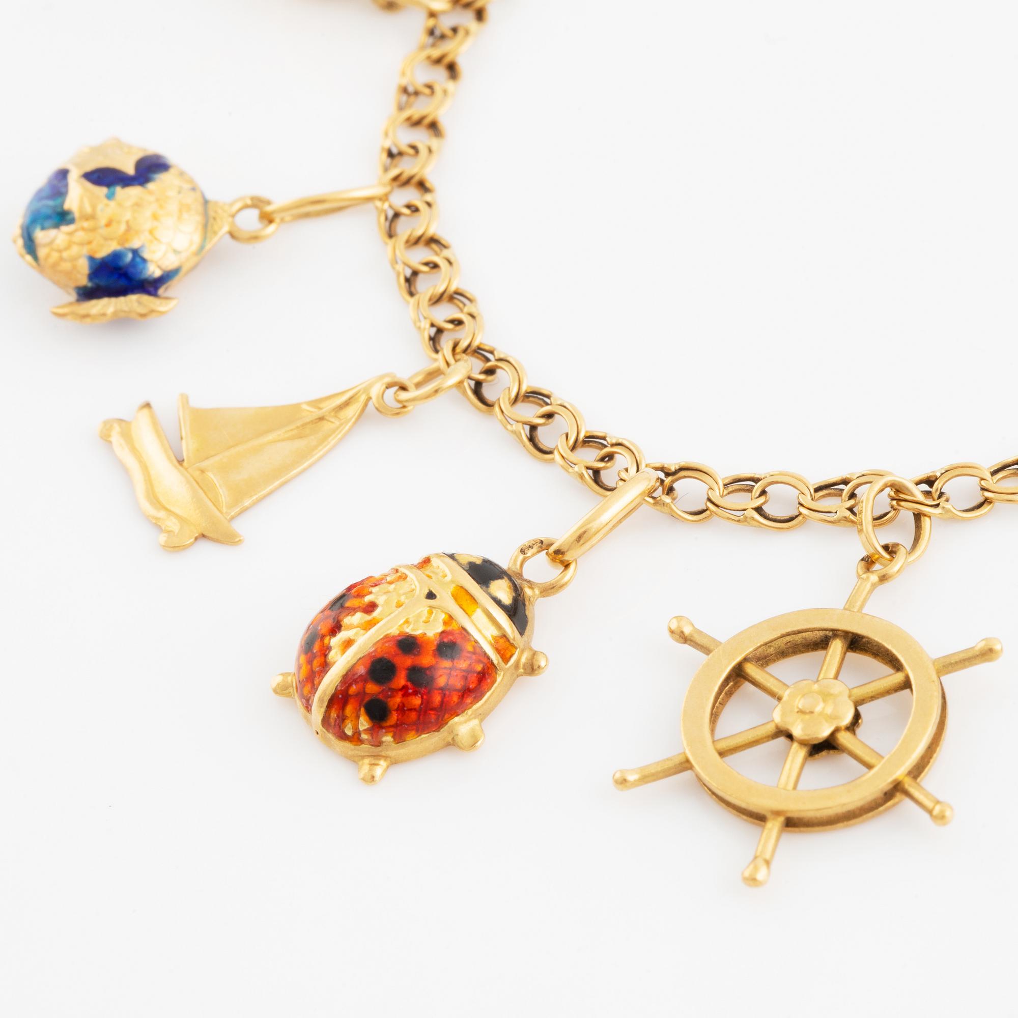 18K gold bracelet.