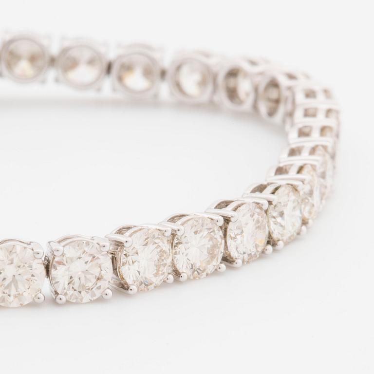 BRACELET, med 37 briljantslipade diamanter ca 15.04 ct.