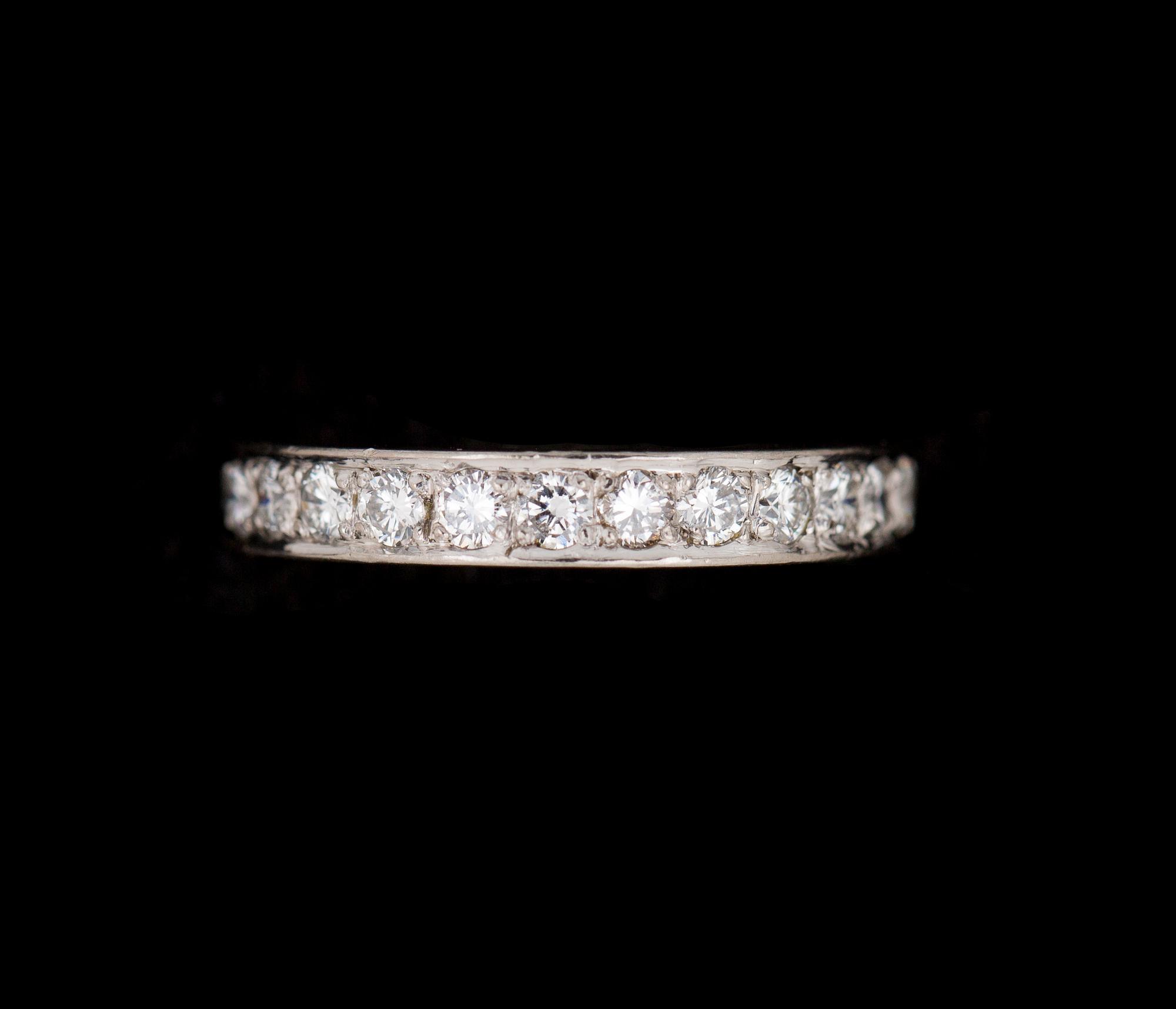 RING, 18 k vitguld med briljantslipade diamanter, totalt ca 1,04 ct, Nyströms, Sundbyberg, 1969. Vikt ca 3 g.