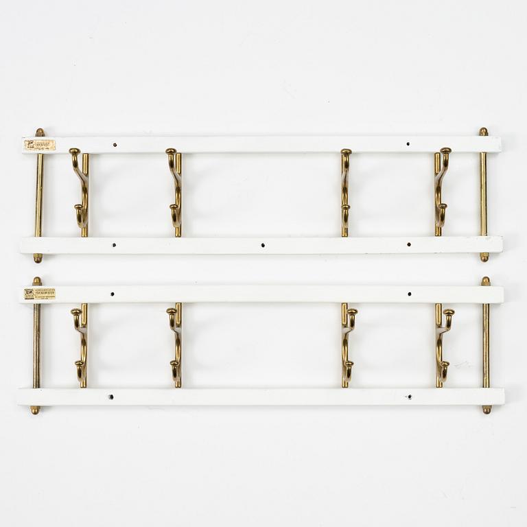 Klädhängare, ett par, "Dekorativ", Skoglunds metallgjuteri, Anderstorp, 1950-/60-tal.