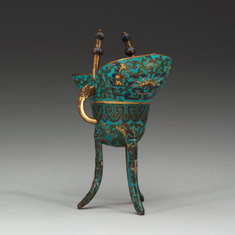 A cloisonné tripod libation cup, Qing dynasty (1644-1912).