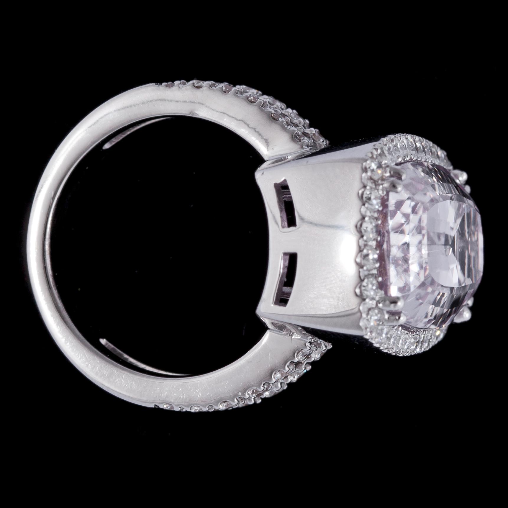 A kunzite, 22 cts, and brilliant cut diamond ring, tot. 0.96 cts.