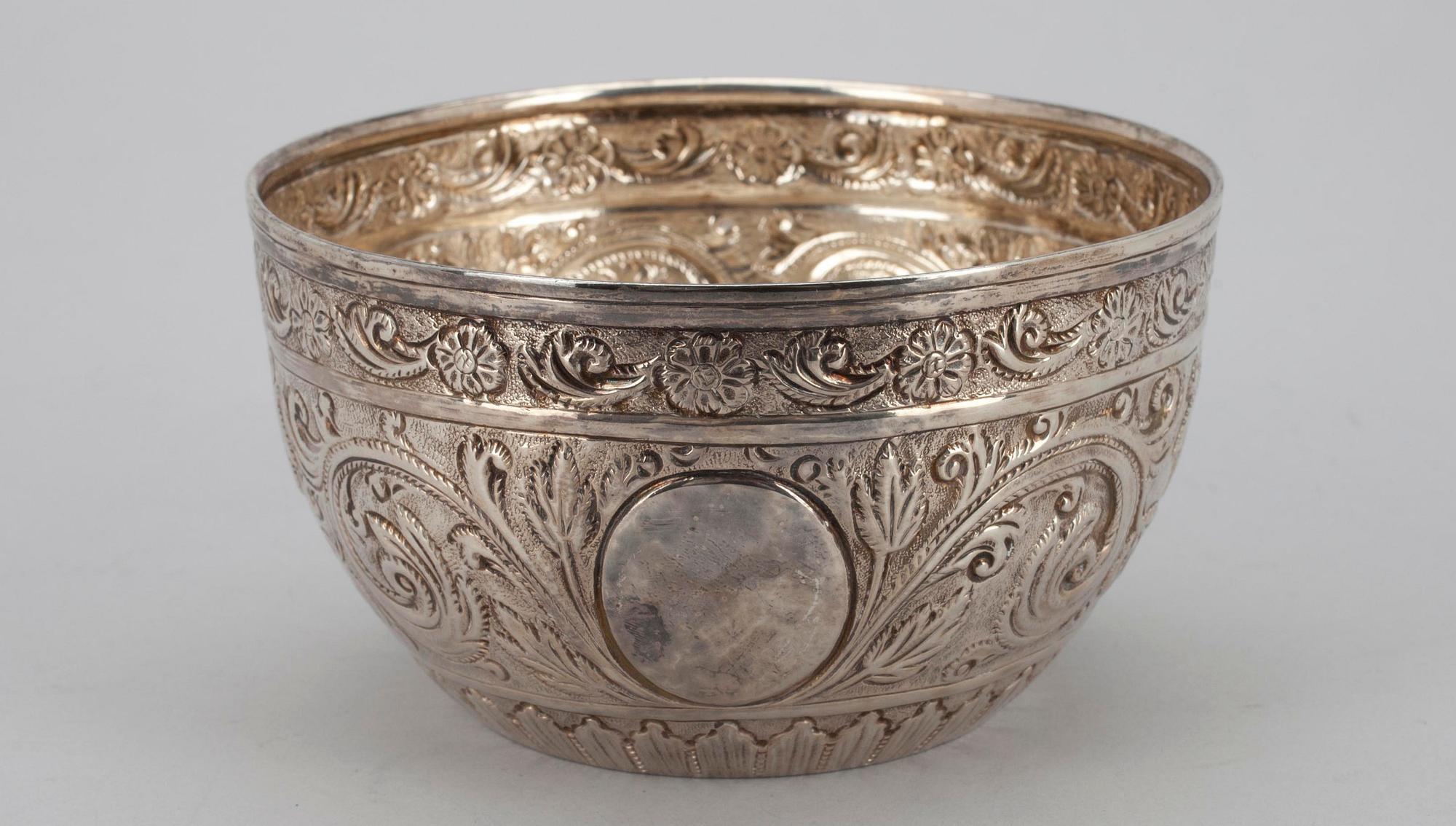 SKÅL, silver, London, 1879. Vikt 137 g.