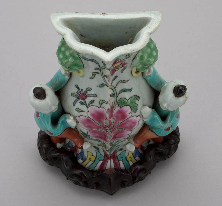 VAS, porslin, Kina (Qianlong 1735-1795).