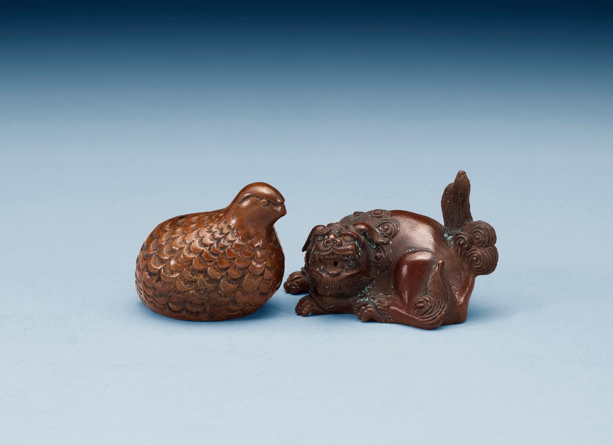 A set of two japanese bronze water-droppers, Meiji (1868-1912).