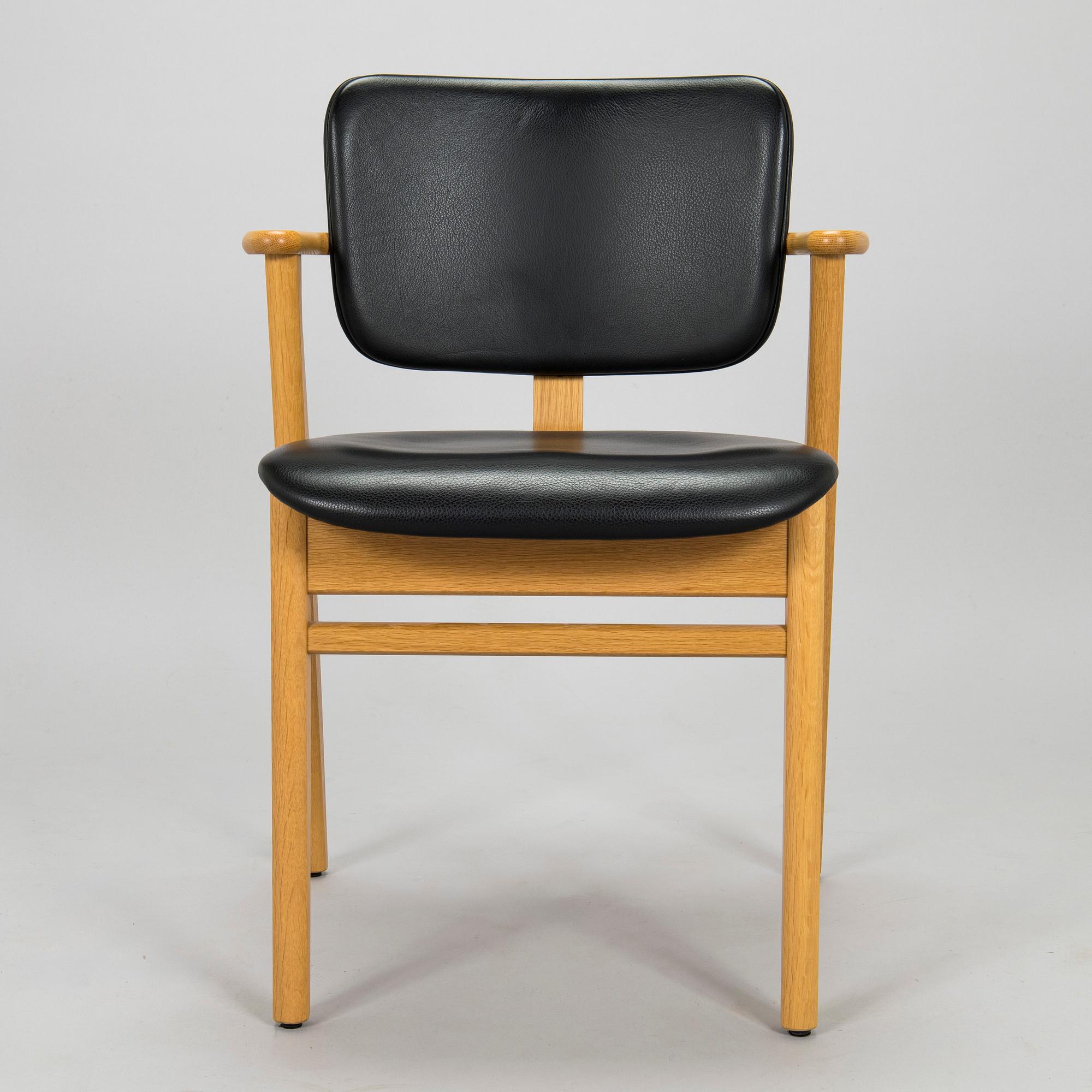 Ilmari Tapiovaara, tuoli, "Domus", Artek, 2017.