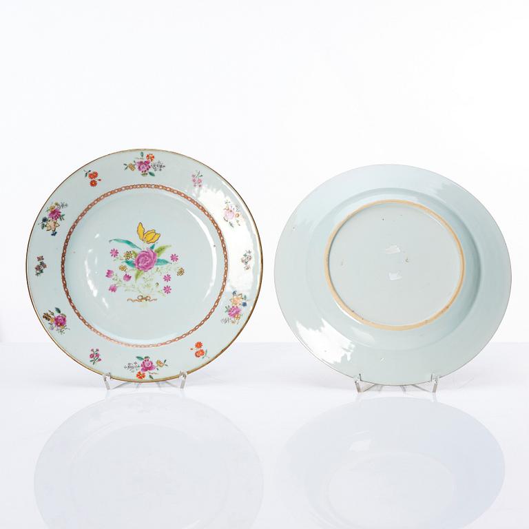 A set of 14 Chinese famille rose dinner plates, Qing dynasty, Qianlong (1736-95).