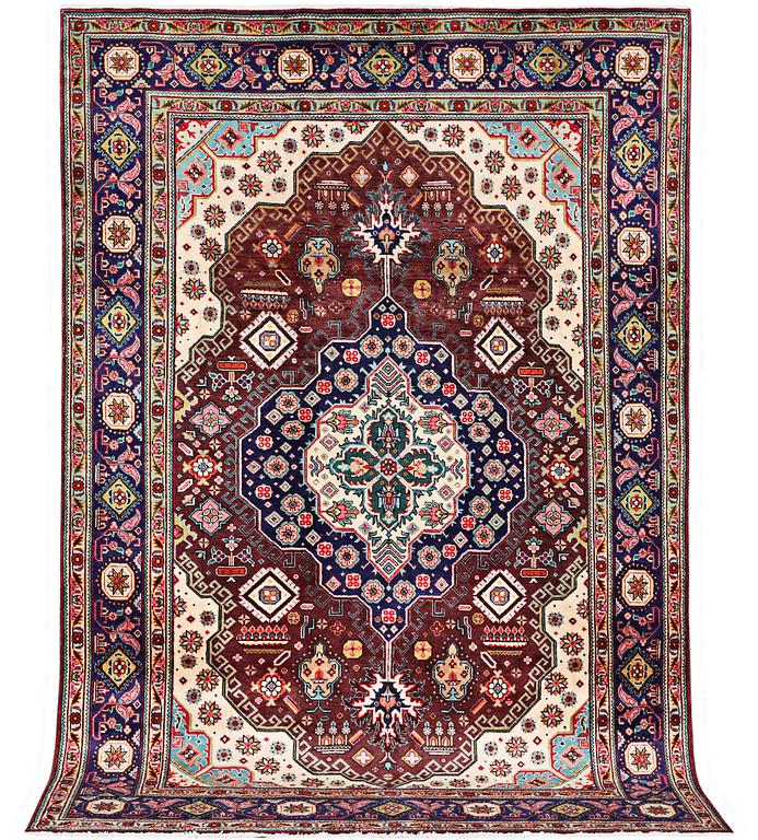 A Tabriz carpet, c. 295 x 199 cm.