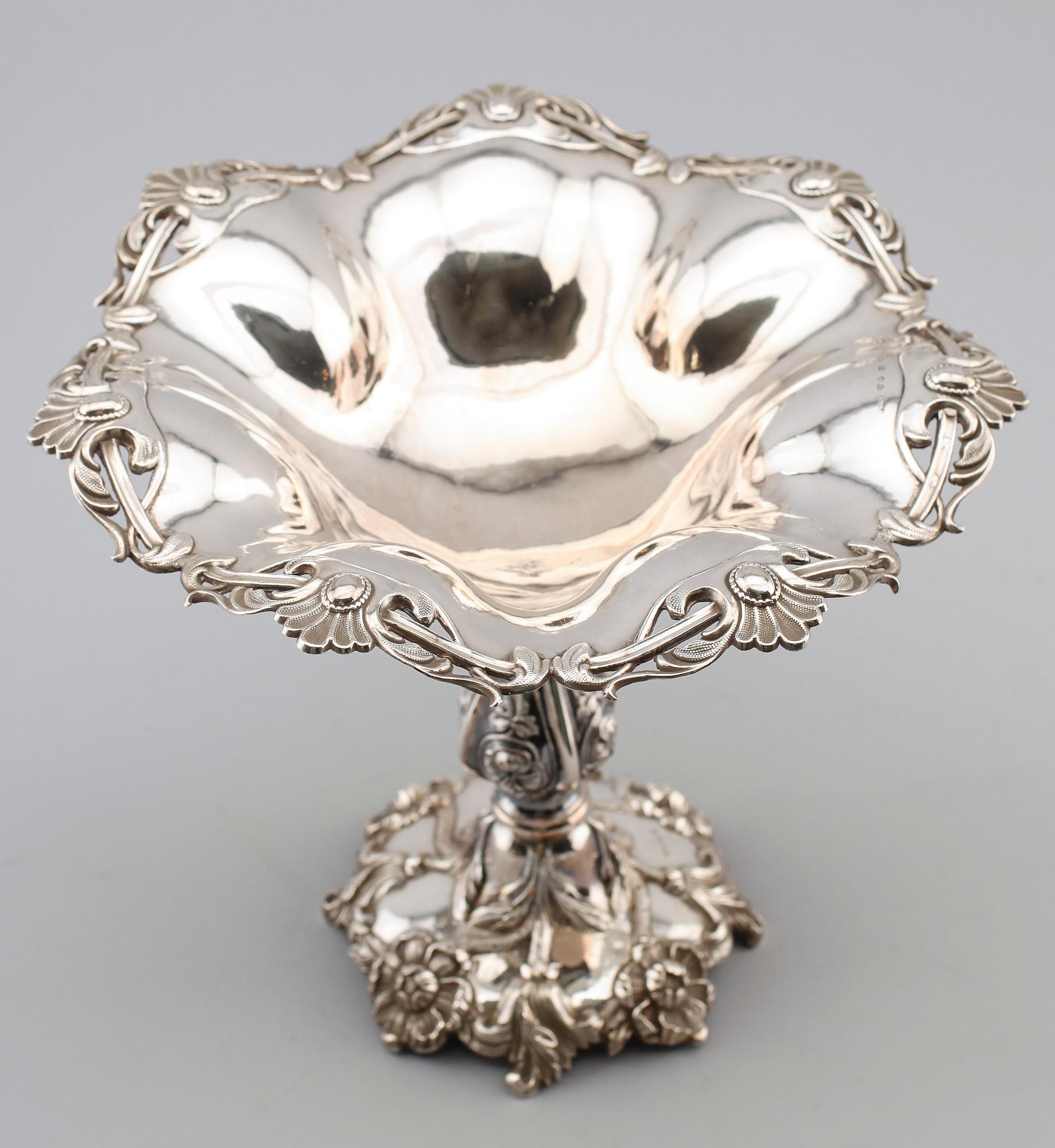 SKÅL PÅ FOT, silver, Frans Holm, Vadstena 1879. Vikt ca 542 gram.