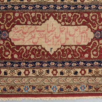 A CARPET, a semi-antique Tabriz, ca 466 x 328,5 cm.