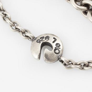 Necklace, Ole Lynggaard, with heart-shaped clasp in 18K gold set with brilliant-cut diamonds, chain in silver with four strands.