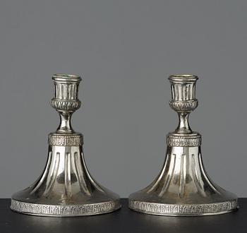 LJUSSTAKAR, ett par, gustavianska, 1700-talets slut.