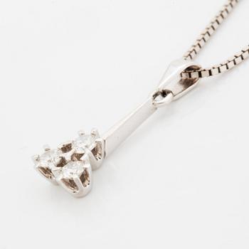 Hänge med briljantslipade diamanter, med kedja.