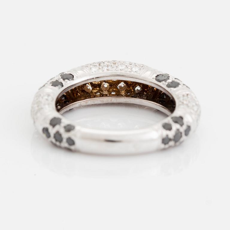 An 18K white gold Grisogono ring set with round brilliant-cut diamonds.