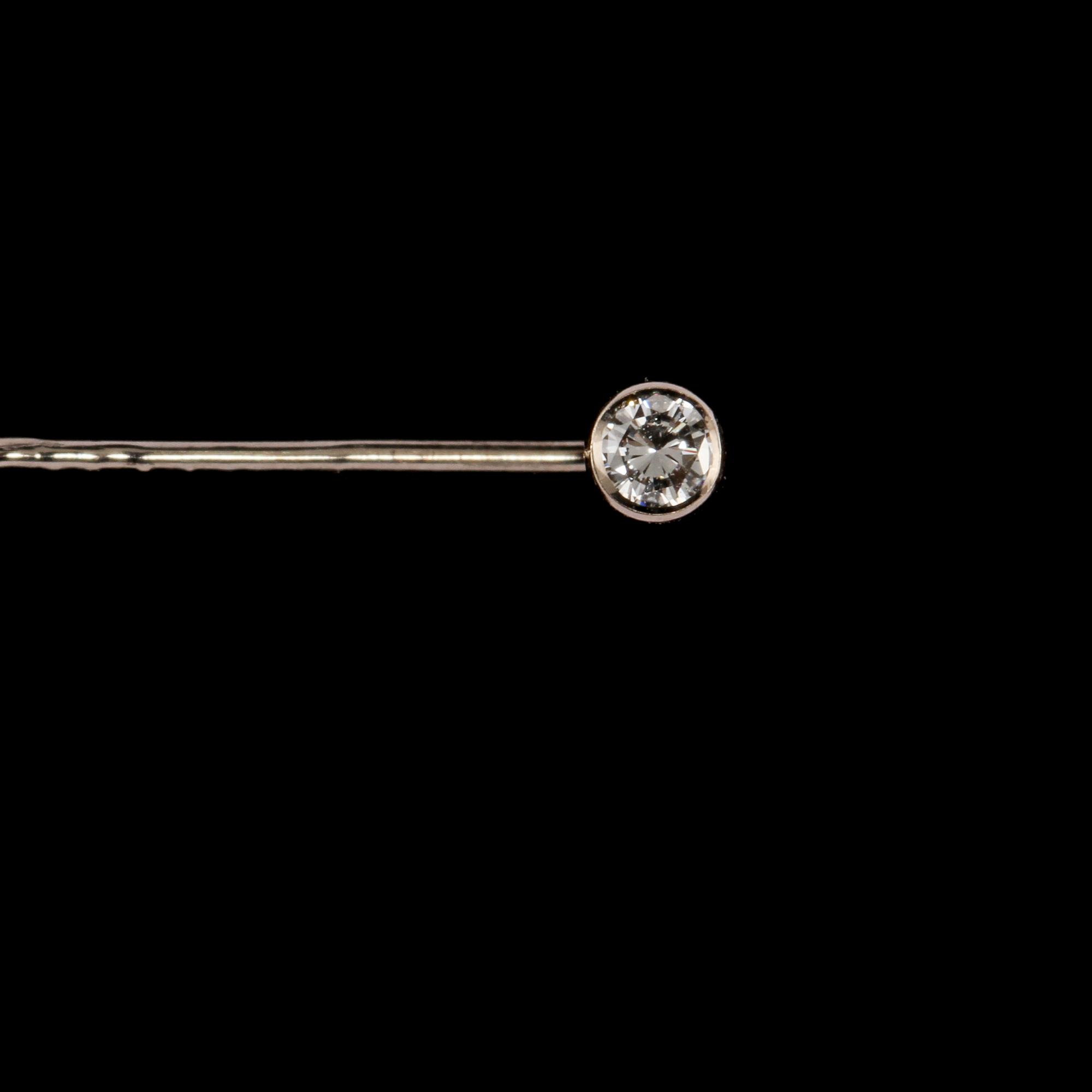 KRAVATTNÅL, 18k vitguld med briljantslipad diamant, 0.06 ct, Per Dåvik, Alton, Falköping, 1968. Vikt 0,5 g.
