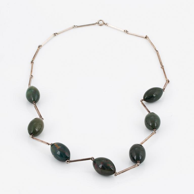 A heliotrope (bloodstone) necklace by Haga Guldsmedja, Göteborg, 1965.