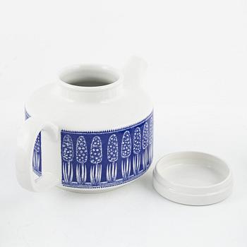 An 8 pieces tea service.