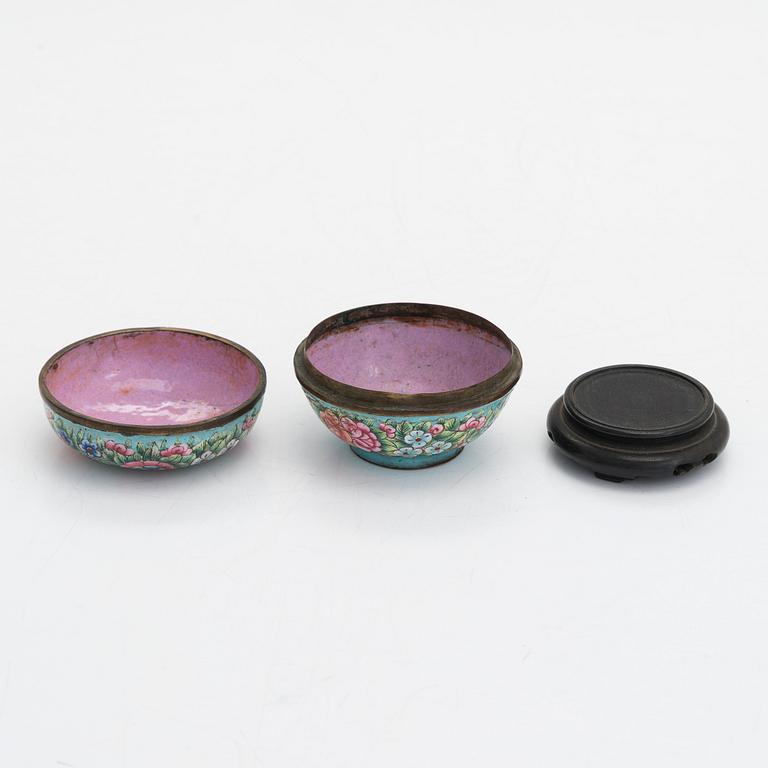 A tray and a lidded box, enamel on copper, Qing dynasty, late 18th century and 19th century.