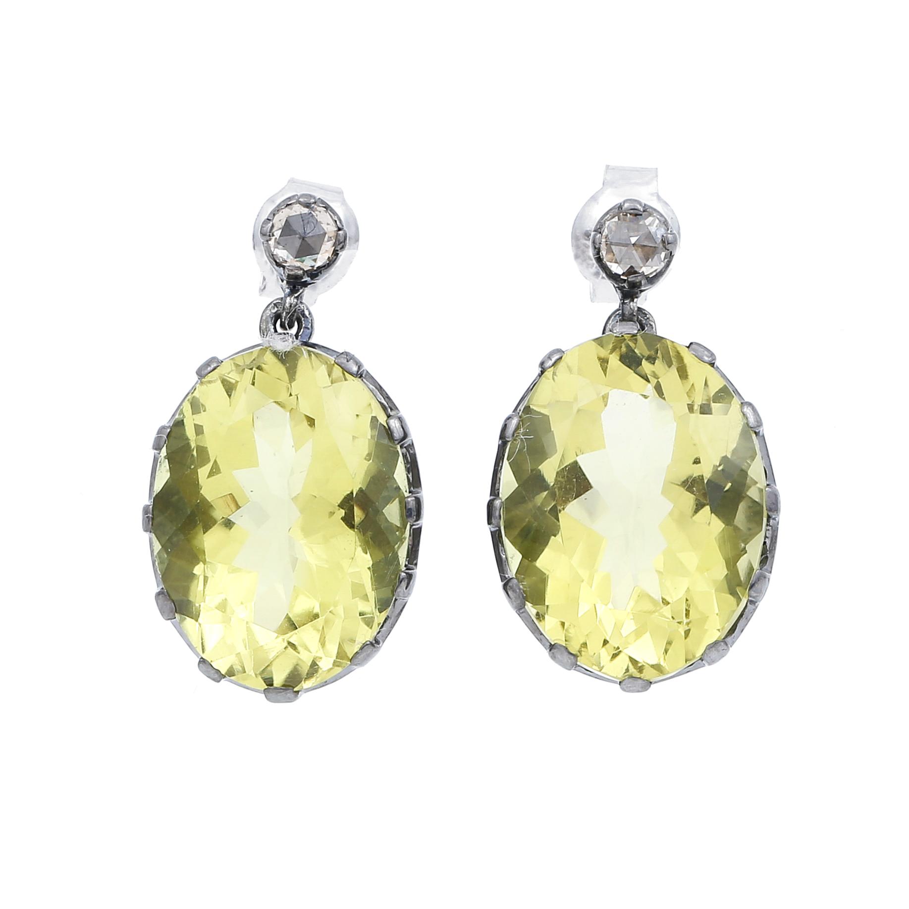 ÖRHÄNGEN, silver med ovalslipade gula topas tot ca 21,94 ct och rosenslipade diamanter. Vikt ca 8,32 g.