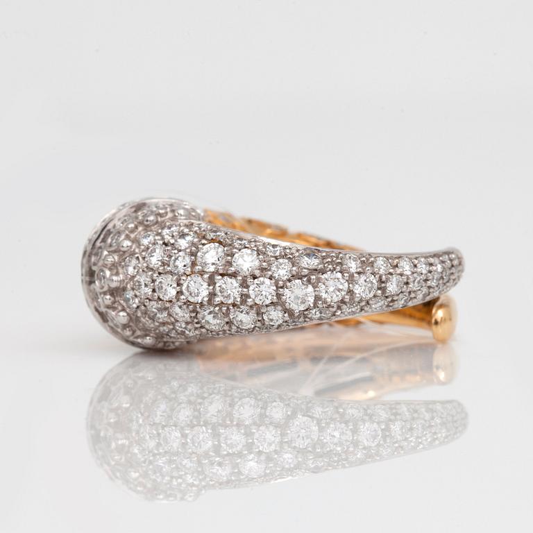 A pair of Carrera Y Carrera brilliant-cut diamond earrings and a ring.