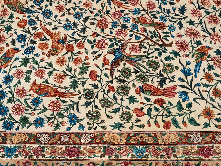 MATTO, "Golo Bolbol" (="Flower and bird"-motive), a silk Esfahan figural, ca 337 x 243,5 cm, Mohammad Seirafian.