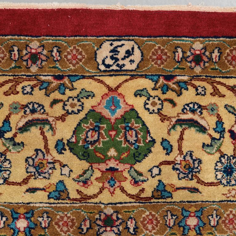 A CARPET, A semi-antique Tabriz, ca 374 x 283 cm.