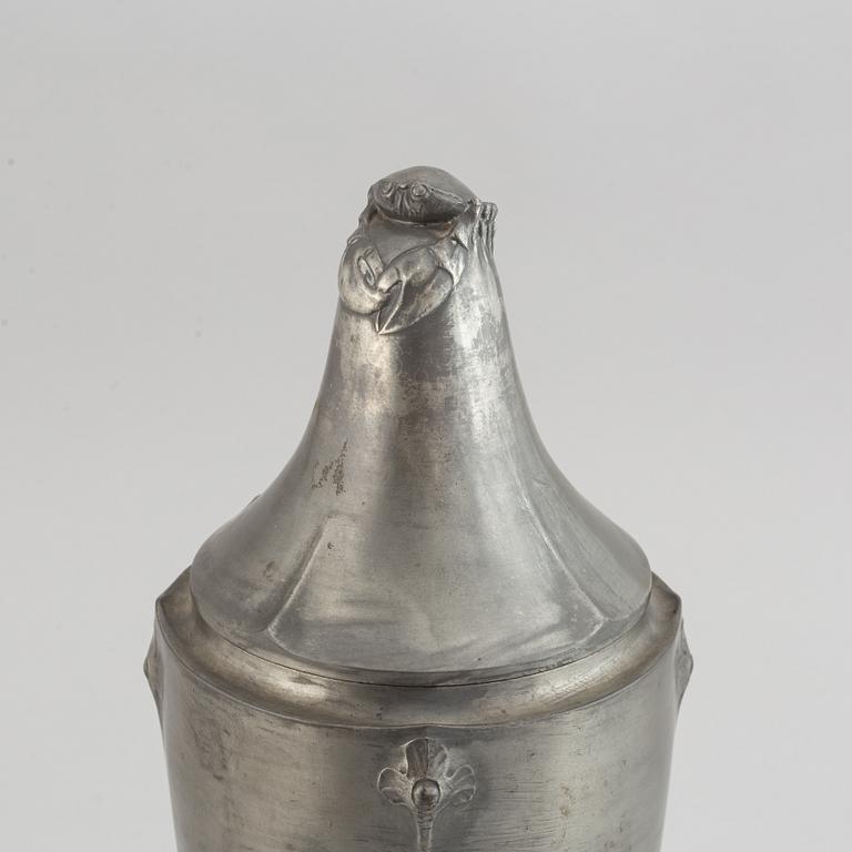 Pokal med lock, tenn, jugend, Schreuder & Olsson, Stockholm, 1909.