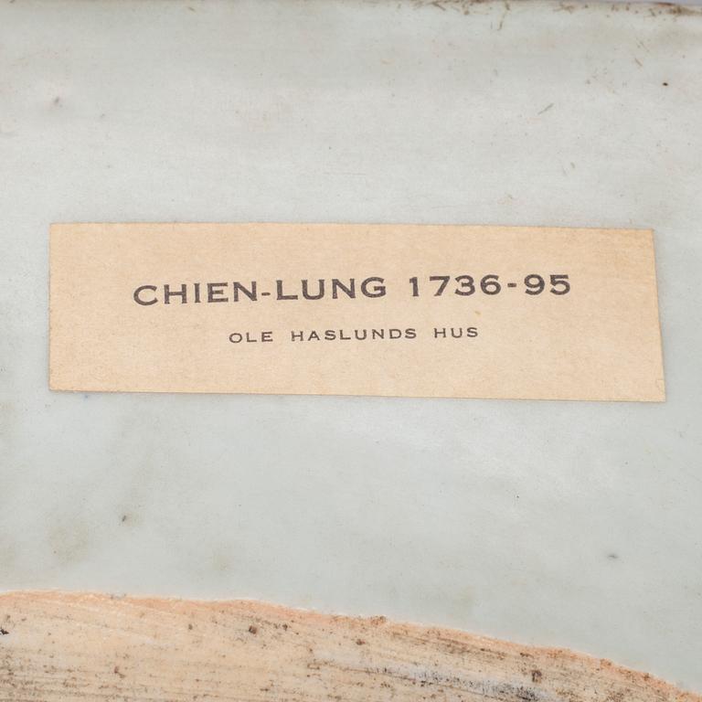 STEKFAT, porslin, Kina, Qianlong, 1700-tal.
