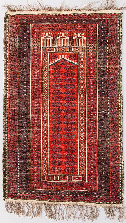 A prayer rug. Circa 134x82 cm.