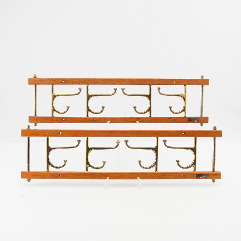 Klädhängare, ett par, "Dekorativ", Skoglunds metallgjuteri, Anderstorp, 1900-talets mitt.