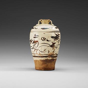 1271. VAS, keramik, s.k. Cizhou. Troligen Södra Song/Yuan (1127-1368).